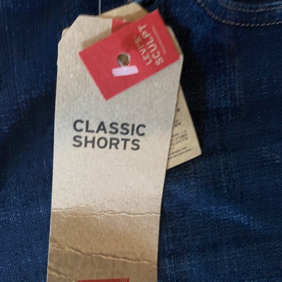 Levi’s plus size sculpt classic jean shorts. NWT. Retail‎ 45 - Picture 4 of 10